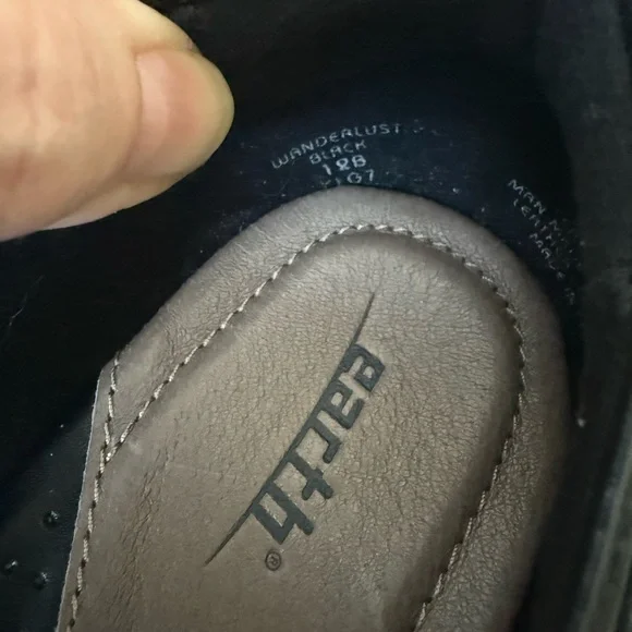 Earth Women's Black Leather Cutout Pumps. - Picture 5 of 6